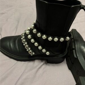 Zara leather boots with pearls